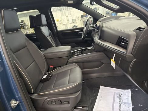 New 2026 Chevrolet Suburban Premier image 28