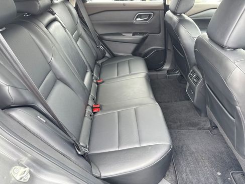 Used 2021 Nissan Rogue SV w/ Premium Package AWD/4WD image 16