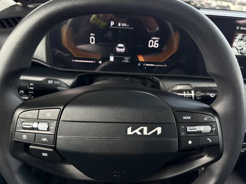 Certified 2025 Kia K4 FWD image 21