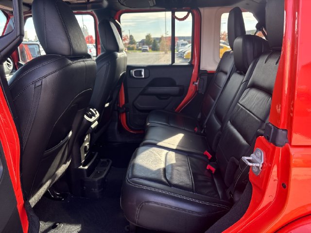 Used 2018 Jeep Wrangler Unlimited Sahara AWD/4WD image 11