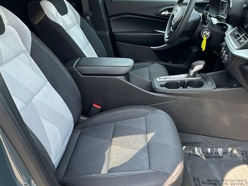 Certified 2026 Chevrolet Trax LS w/ LS Convenience Package FWD image 9