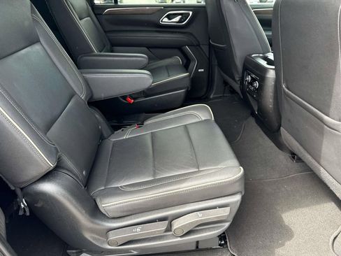 Used 2023 Chevrolet Suburban Premier image 19