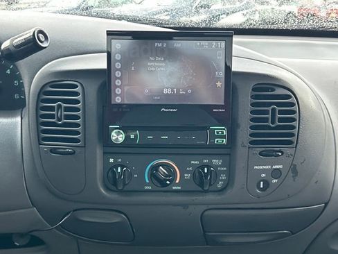 Used 1998 Ford F150 XLT image 25