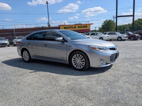 Used 2015 Toyota Avalon XLE Touring FWD image 3