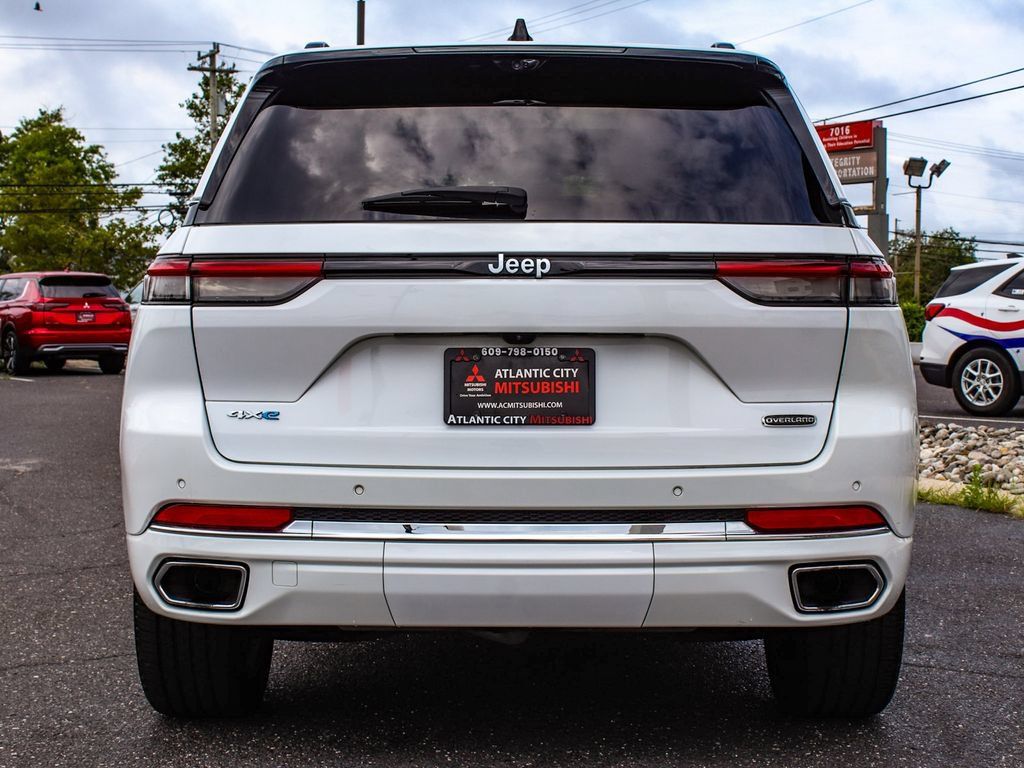 Used 2023 Jeep Grand Cherokee Overland w/ Luxury Tech Group IV AWD/4WD image 5
