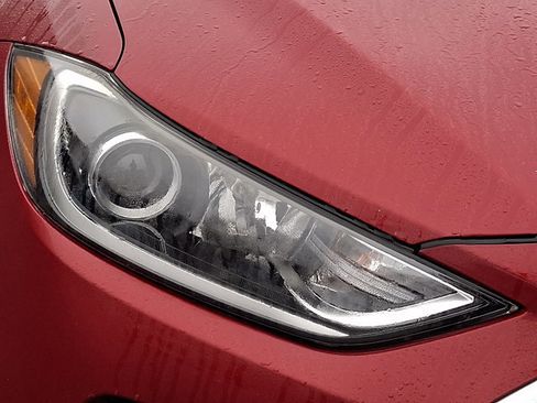 Used 2017 Hyundai Elantra SE image 4