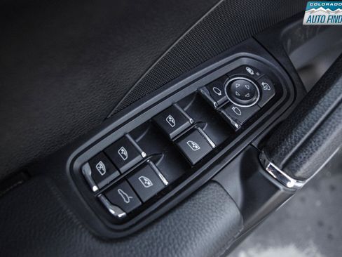 Used 2014 Porsche Cayenne Platinum Edition AWD/4WD image 11