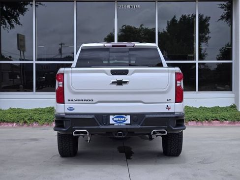 Used 2024 Chevrolet Silverado 1500 LT Trail Boss w/ Convenience Package II AWD/4WD image 7