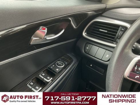Used 2020 Kia Sorento AWD V6 image 17