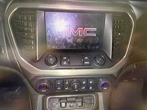 Used 2021 GMC Acadia Denali w/ Denali Technology Package FWD image 10