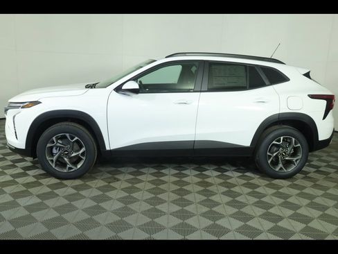 New 2026 Chevrolet Trax LT w/ Driver Confidence Package FWD image 12