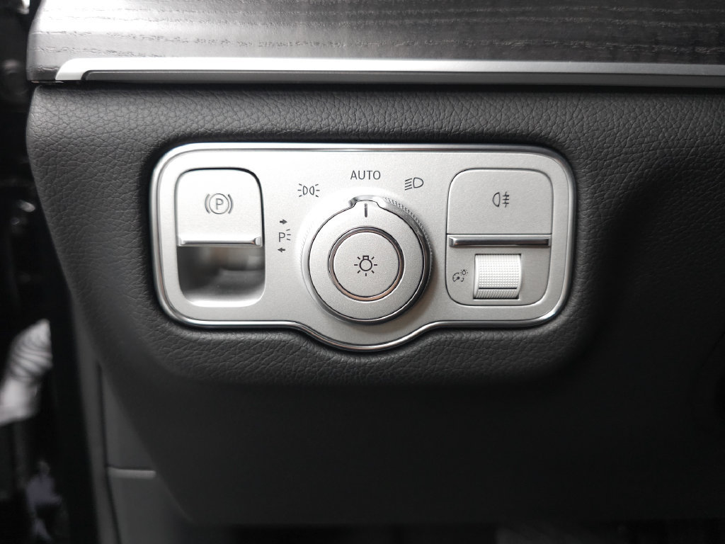 Used 2023 Mercedes-Benz GLE 450 4MATIC w/ AMG Line Exterior image 10