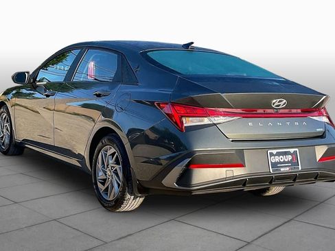 Used 2024 Hyundai Elantra Blue FWD image 12