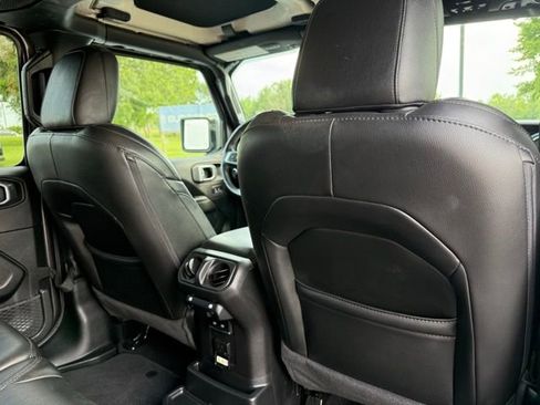 Used 2021 Jeep Wrangler Unlimited Sahara AWD/4WD image 12