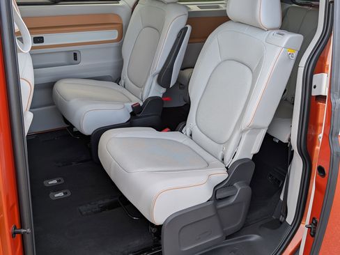 Used 2025 Volkswagen ID. Buzz Pro S Plus RWD image 19