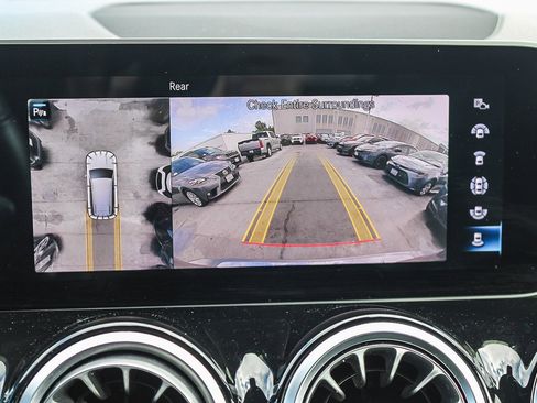 Used 2021 Mercedes-Benz GLB 250 image 25