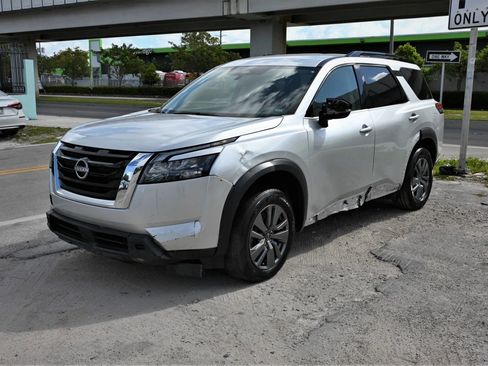 Used 2024 Nissan Pathfinder SV image 1