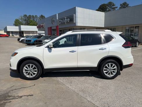 Used 2020 Nissan Rogue SV image 1
