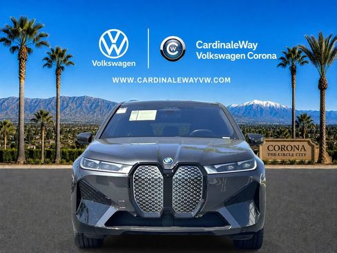 Used 2024 BMW iX xDrive50 w/ Sport Package AWD/4WD image 8