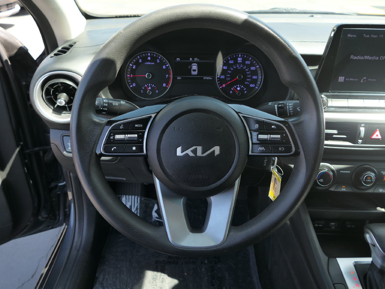 Certified 2023 Kia Forte LXS FWD image 17