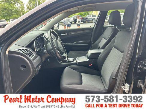 Used 2021 Chrysler 300 Touring w/ Sport Appearance Package RWD image 11