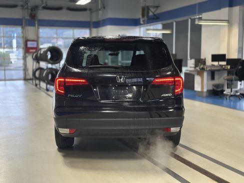 Used 2017 Honda Pilot EX image 6