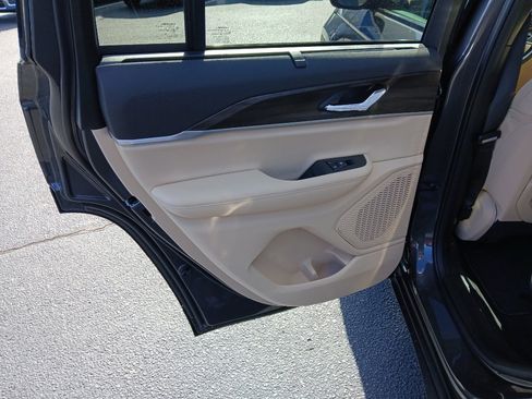 New 2025 Jeep Grand Cherokee Limited image 25