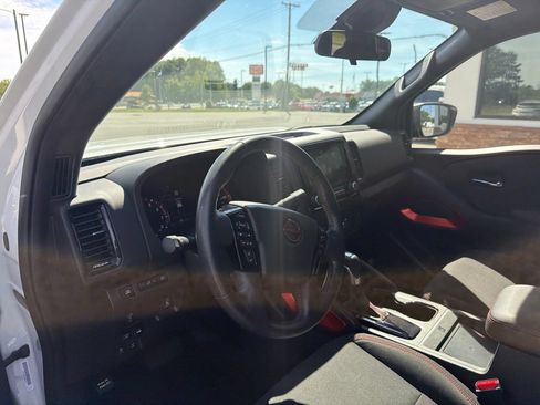 Used 2022 Nissan Frontier PRO-4X AWD/4WD image 4