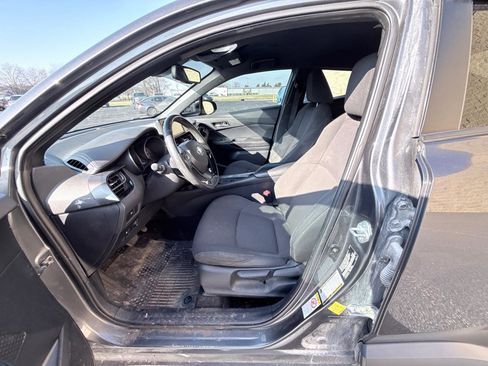 Used 2018 Toyota C-HR XLE FWD image 14