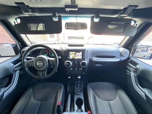 Used 2017 Jeep Wrangler Unlimited Sahara AWD/4WD image 21