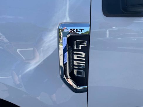 Used 2018 Ford F250 XLT w/ XLT Premium Package AWD/4WD image 18