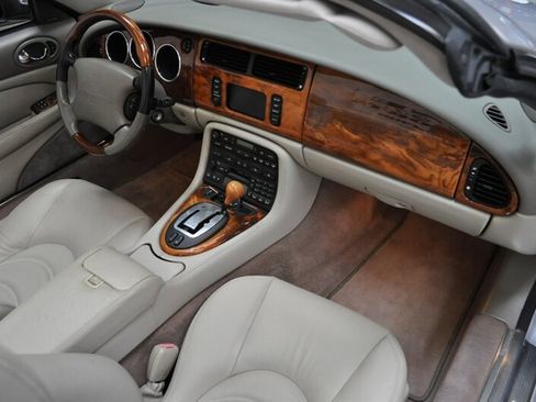 Used 2001 Jaguar XKR Convertible image 18