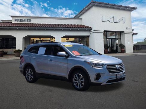 Used 2018 Hyundai Santa Fe SE FWD image 2