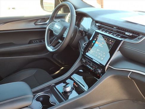 New 2025 Jeep Grand Cherokee L Altitude AWD/4WD image 6