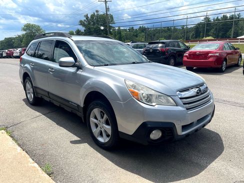 Used 2013 Subaru Outback 3.6R Limited w/ Moonroof Pkg image 3