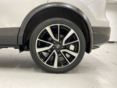 Used 2017 Nissan Rogue Sport SL w/ SL Premium Package image 23
