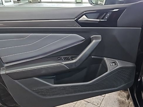 Used 2025 Volkswagen Jetta SEL image 25
