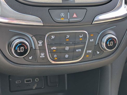 Used 2023 Chevrolet Equinox LT AWD/4WD image 13