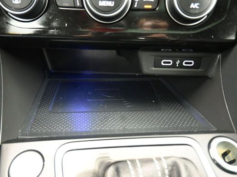 Used 2021 Volkswagen Jetta SEL Premium image 23