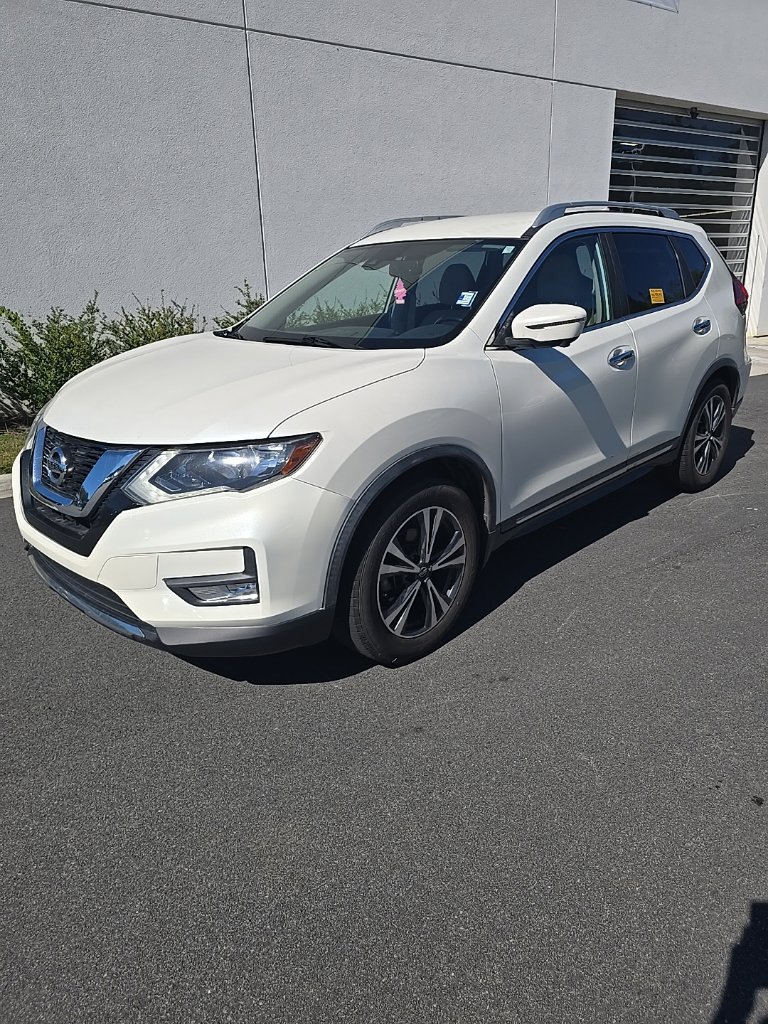 Used 2017 Nissan Rogue SL FWD image 2