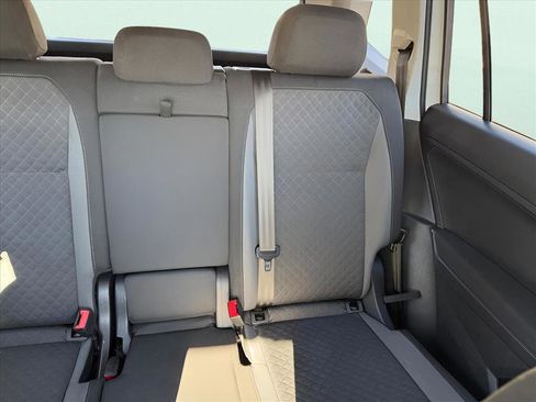 Used 2018 Volkswagen Tiguan S image 18