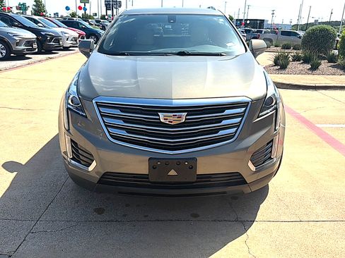 Used 2019 Cadillac XT5 FWD image 2