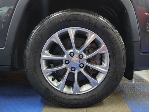 Used 2019 Jeep Cherokee Latitude Plus w/ Cold Weather Group image 68