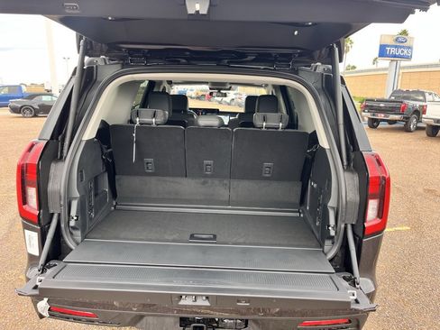 New 2025 Ford Expedition Active image 26