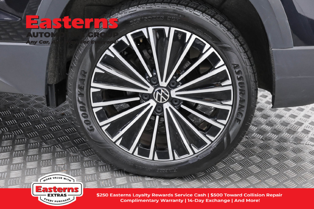 Used 2025 Volkswagen Taos SE FWD image 33