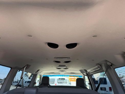 Used 2009 Ford E-350 and Econoline 350 Super Duty Wagon RWD image 33