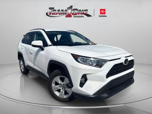 Used 2020 Toyota RAV4 XLE FWD image 1