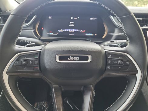 Used 2022 Jeep Grand Cherokee Limited image 9