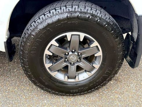 Used 2019 Nissan Frontier PRO-4X image 40