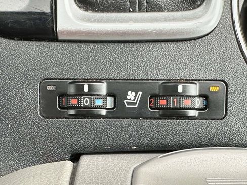 Used 2019 Toyota Highlander Limited Platinum AWD/4WD image 38